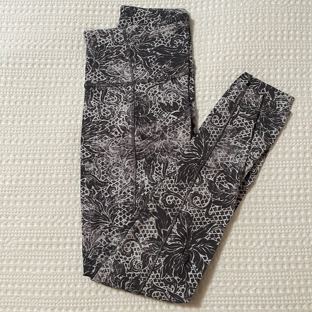 LuLulemon High-Waisted leggings- Grey and White pattern